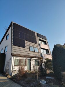 Familie spart Energiekosten dank Solaranlage